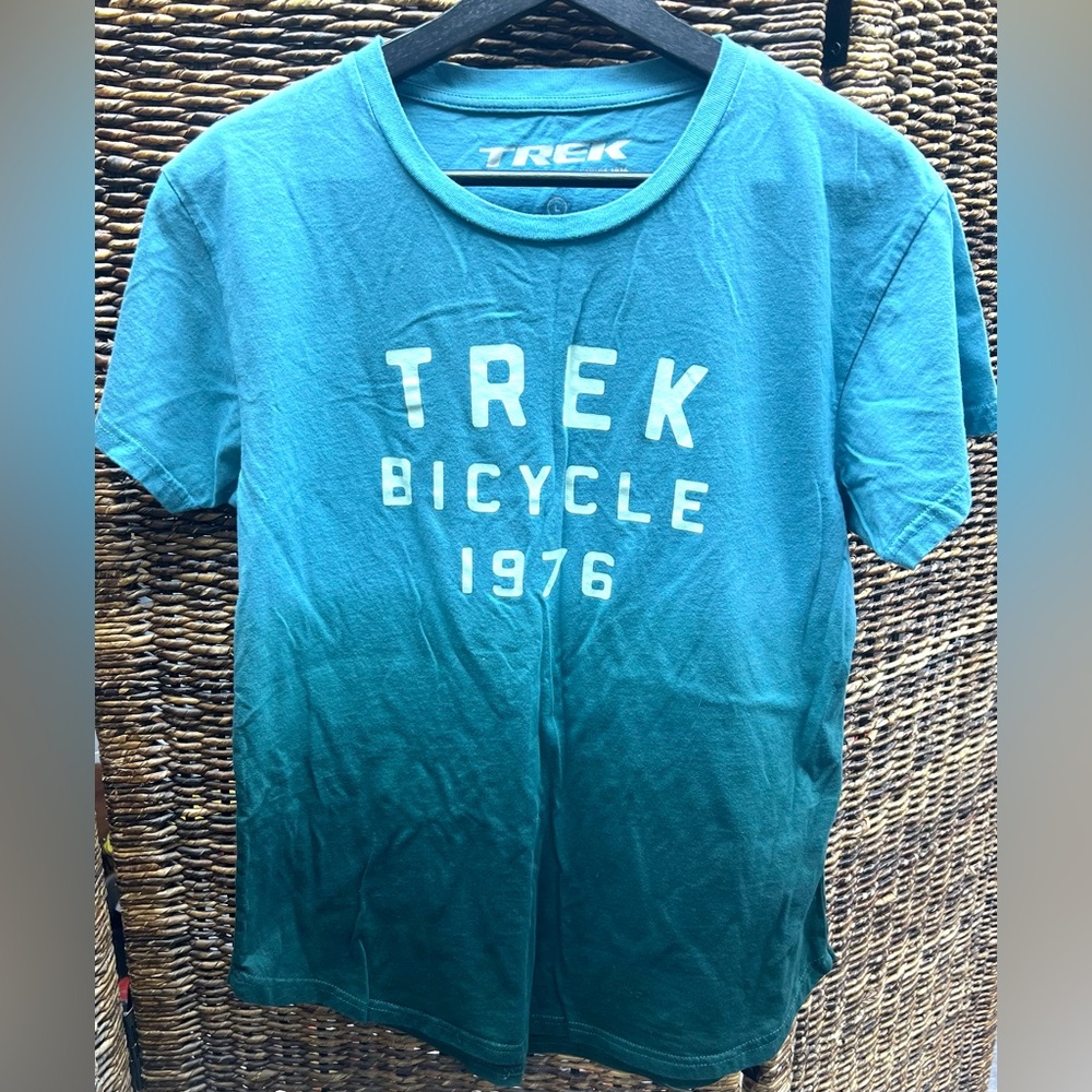 Trek-Womens fade shirt- Size: Large, Pre-Owned, Blue‎